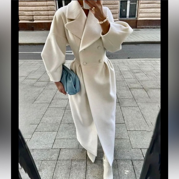Black / ivory thick luxurious long puff sleeve double breasted trench coat - Picture 6 of 7